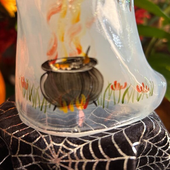 MINT 2006 Fenton Halloween “Batty” Ghost w/Witch’s Cauldron & Bats - Picture 11 of 16